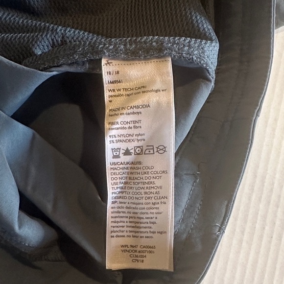 Eddie Bauer light blue capri lightweight fabric with bungee cord tabs zipper - Picture 10 of 11